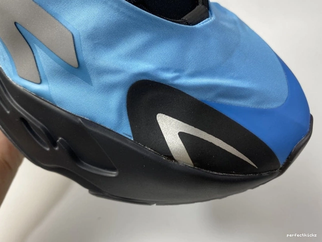 Boost Yeezy 700 MNVN 'Bright GZ3079 Cyan' ADIDAS 0814